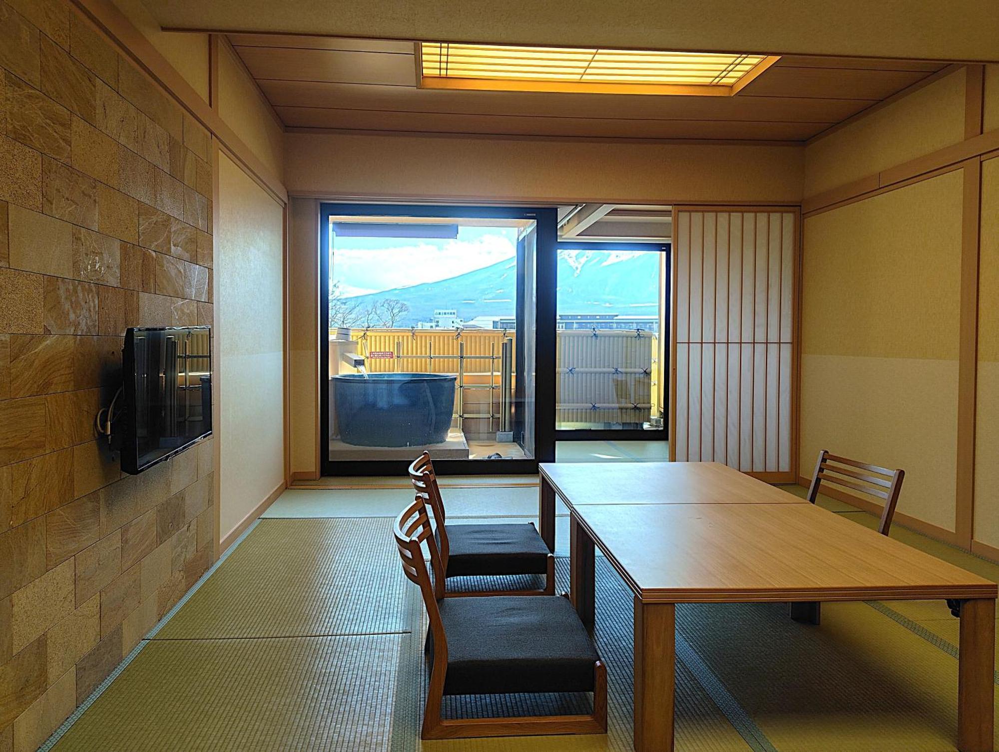 Hotel Fujikawaguchiko Onsen Konanso Zewnętrze zdjęcie A room at the Kyoto International Manga Museum