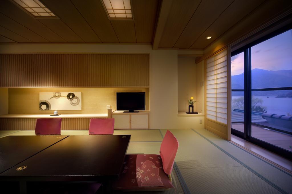 Hotel Fujikawaguchiko Onsen Konanso Zewnętrze zdjęcie A room at the hotel