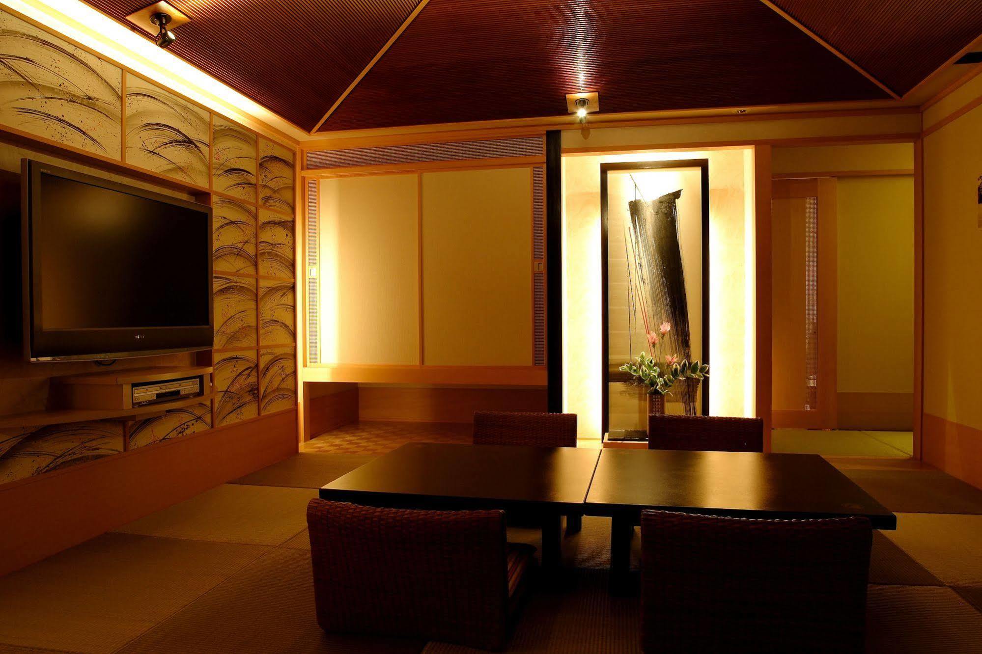 Hotel Fujikawaguchiko Onsen Konanso Zewnętrze zdjęcie A room at the hotel